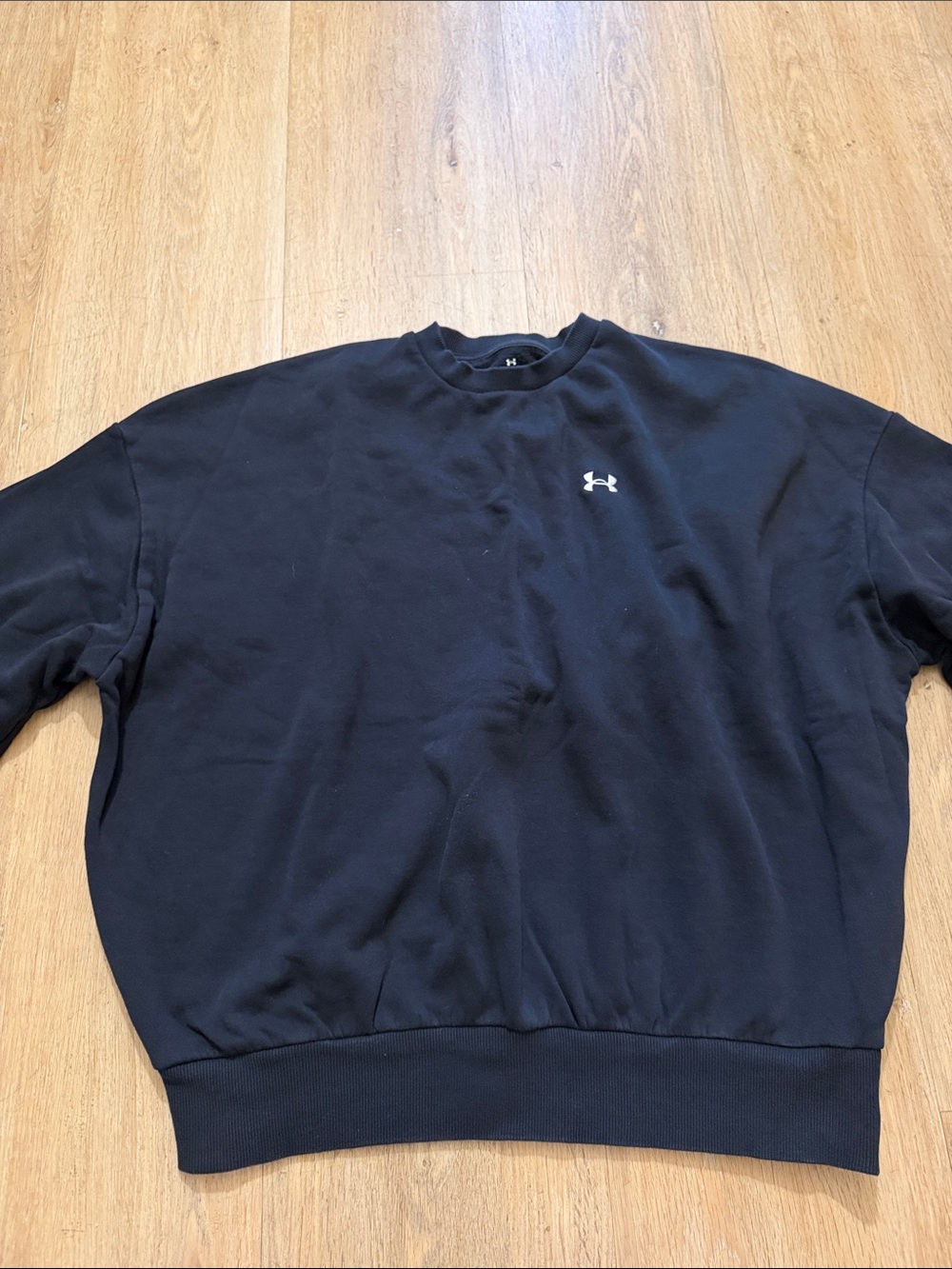 Under Armour Women’s Black Crewneck Sweatshirt